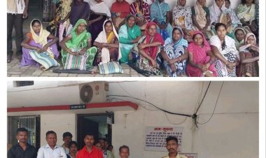 बड़ी संख्या में एसडीएम के दफ्तर पहुंचे खादान्य योजना के हितग्राही गांव के पीडीएस दुकान के संचालक पर लगाया तीन महिने का अंगूठा लगाकर दो महिने का राशन देने का आरोप