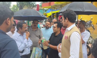 नगरपालिका उपाध्यक्ष यश प्रताप सिंह जूदेव सीएमओ योगेश्वर उपाध्याय को लेकर पहुंचे साप्ताहिक बाजार, दिखाया चारों ओर पसरी गंदगी का अंबार