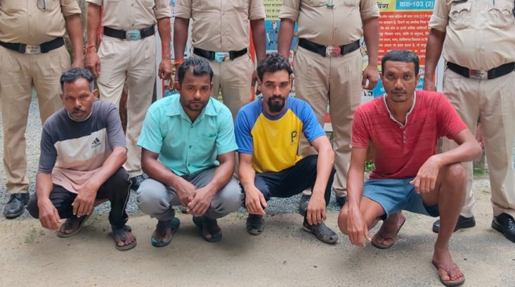 56 किलो गोवंश मांस के साथ चार आरोपी गिरफ्तार एक और मामले में चार नग मवेशियों को तस्करों के चंगुल से कराया आजाद