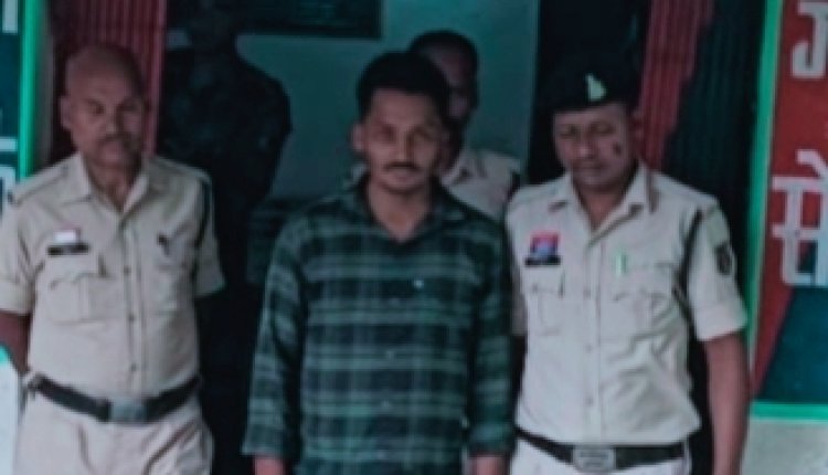 6 साल से फरार डकैती और हत्या के प्रयास का आरोपी उमेश यादव आया पुलिस गिरफ्त में वर्ष 2019 में चौकी करडेगा के धुरीअंबा में अपने साथियों के साथ मिलकर दिया था डकैती की घटना को अंजाम