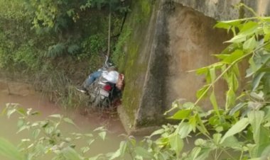 नवा खाई के लिए दादा के घर जा रहे युवक की सडक़ हादसे में दर्दनाक मौत, अनियंत्रित होकर पुलिया से टकराई तेज रफ्तार बाइक, बाइक समेत पुलिया के नीचे गिर गया युवक