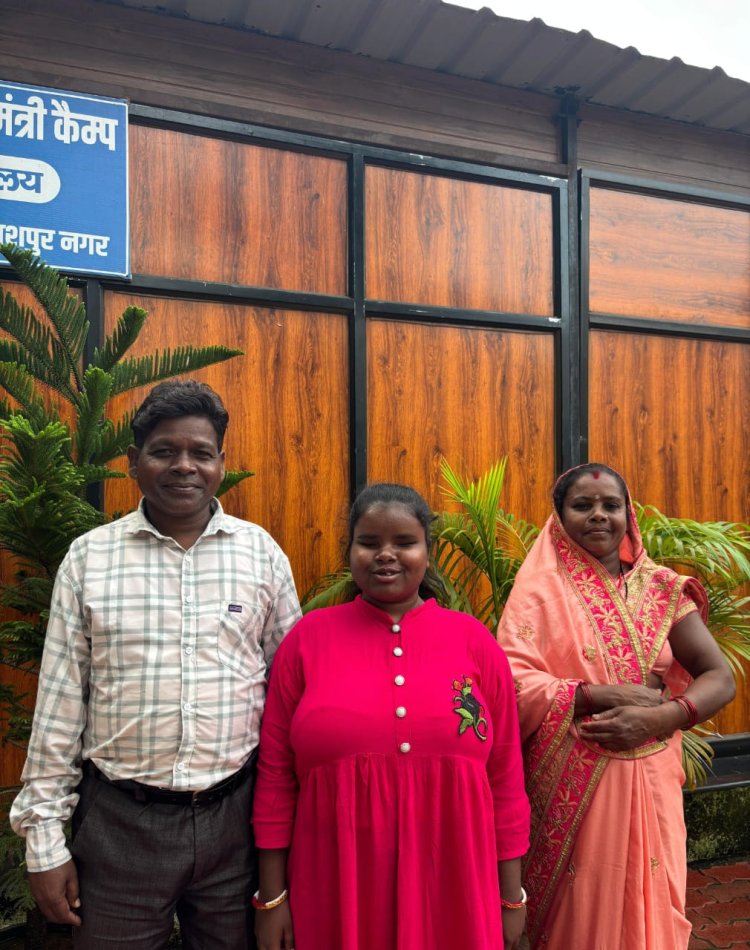 मुख्यमंत्री विष्णुदेव साय ने जशपुर की आदिवासी लोक गायिका सरस्वती सोरेन का बढ़ाया हौसला जशपुर की बेटी सरस्वती सोरेन ने छुआ सुरों का आकाश