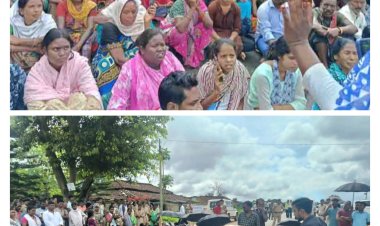 गणेश विसर्जन हादसे पर बवाल जारी, मुआवजे की मांग को लेकर सडक़ पर उतरी कांग्रेस मृतक का शव सडक़ पर रखकर जुरूडांड में कांग्रेस कार्यकर्ता और स्थानीय ग्रामीण कर रहे प्रदर्शन