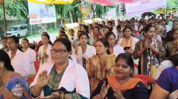 एनएचएम के कर्मचारियों ने दंडात्मक कार्यवाही पर जताया विरोध, 18वें दिन भी जारी रहा हड़ताल