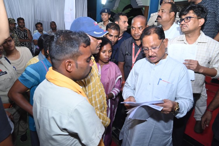 मुख्यमंत्री विष्णुदेव साय ने बगिया कैंप कार्यालय में सुनी जनता की समस्याएं, त्वरित निराकरण के दिए निर्देश