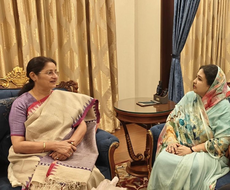 केंद्रीय महिला एव बाल विकास मंत्री से मिली राज्य महिला आयोग की सदस्य प्रियंवदा सिंह जूदेव,  रखा पहाड़ी कोरवा और बिरहोर बाहुल्य क्षेत्र में आंगनबाड़ी केंद्र के विकास का प्रस्ताव