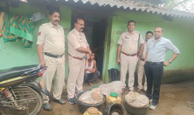 महिलाओं ने अवैध महुआ शराब और नशाखोरी के खिलाफ शुरू किया बड़ा अभियान   दबाव में आकर पुलिस और आबकारी विभाग ने संयुक्त कार्रवाई कर 6 ठिकानों पर की छापामार कार्रवाई