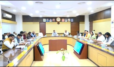 मंत्रालय महानदी भवन में मुख्यमंत्री की अध्यक्षता में हुई कैबिनेट की महत्वपूर्ण बैठक  मंत्रिपरिषद की बैठक में राज्य के किसानों से समर्थन मूल्य पर धान खरीदी के संबंध में लिए गए महत्वपूर्ण निर्णय