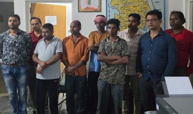 जशपुर पुलिस ने लोदाम में जुआ खेलते 9 जुआड़ियों को पकड़ा   जुआ फड़ से 14 हजार 190 रुपए नगदी, ताश की गड्डी, 6 मोबाईल और 4 बाइक जप्त