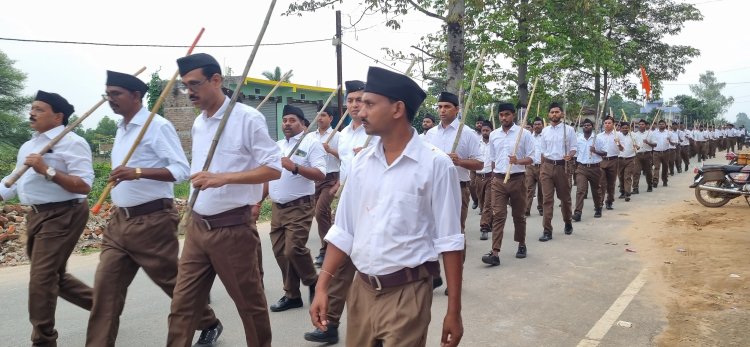 राष्ट्रीय स्वयं सेवक संघ का दोकड़ा में पथ संचलन कार्यक्रम सम्पन्न,  पूर्व सैनिक बने मुख्य अतिथि, फूल बरसा कर नगर वासियों ने स्वयंसेवकों का किया स्वागत