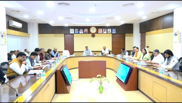 मंत्रालय महानदी भवन में मुख्यमंत्री की अध्यक्षता में हुई कैबिनेट की महत्वपूर्ण बैठक  मंत्रिपरिषद की बैठक में राज्य के किसानों से समर्थन मूल्य पर धान खरीदी के संबंध में लिए गए महत्वपूर्ण निर्णय