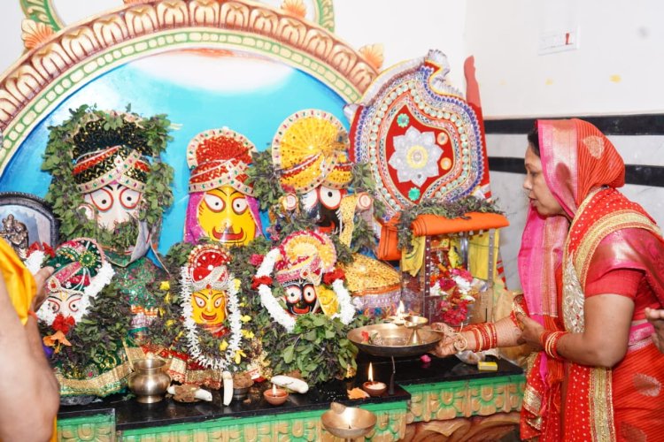 *एकादशी पर्व पर श्री जगन्नाथ मंदिर दोकड़ा में हुआ भव्य दीप प्रज्वलन,  मुख्यमंत्री की धर्मपत्नी कौशल्या साय हुईं महाआरती में शामिल