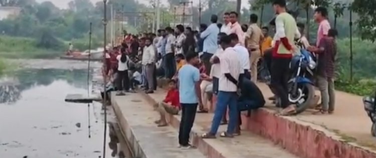 डेम में नहाने गय युवक गहरे पानी में डूबा, पुलिस और एसडीआरएफ की टीम युवक की तलाश में जुटी  कुनकुरी डेम में दोस्तों के नहाने गए युवक की तलाश जारी, युवक के परिजन और नगरवासी सदमें में 