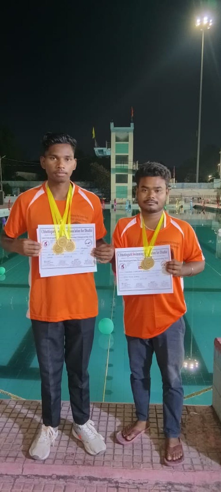 राज्यस्तरीय पैरा दिव्यांग तैराकी प्रतियोगिता में जशपुर जिले के खिलाड़ियों ने शानदार प्रदर्शन कर तीन गोल्ड और दो सिल्वर मैडल किए हासिल   सतेंद्र राम को मिले तीन गोल्ड मैडल, राष्ट्रीय दिव्यांग तैराकी प्रतियोगिता में छत्तीसगढ़ का करेंगे प्रतिनिधित्व