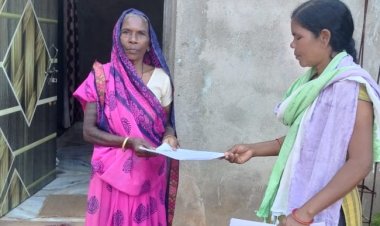 एसआईआर : SIR   जशपुर में घर घर मतदाताओं तक पहुंचे बीएलओ, गणना प्रपत्र वितरित  सभी विधानसभा क्षेत्रों में घर-घर जा रहे बीएलओ, गणना प्रपत्र और घोषणा प्रपत्र देने के साथ दस्तावेज कर रहे संकलित