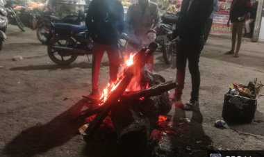 जशपुर में पड़ने लगी कड़ाके की ठंड   कलेक्टर ने बस स्टैंड सार्वजनिक जगहों और आश्रय स्थल में अलाव जलाने के दिए निर्देश   पत्थलगांव और नगर पंचायत बगीचा के बस स्टैंड में राहगीरों के लिए अलाव व्यस्था की गई