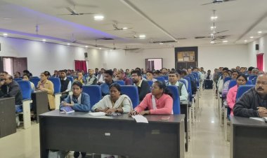 डिजिटल प्रशासन को सुदृढ़ बनाने की दिशा में एक महत्वपूर्ण पहल  जिला स्तरीय ई-ऑफिस प्रशिक्षण का हुआ आयोजन  लोक सीजी न्यूज़ / जशपुरनगर 13 नवम्बर 2025*