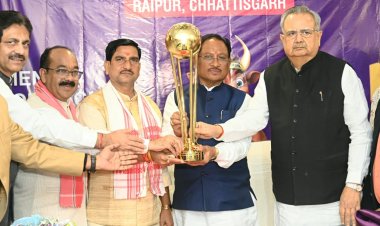 मुख्यमंत्री और विधानसभा अध्यक्ष ने हॉकी मेन्स जूनियर वर्ल्ड कप ट्रॉफी 2025 का किया भव्य अनावरण  प्रदेश में प्रतिष्ठित ट्रॉफी का आगमन युवा खिलाड़ियों के लिए प्रेरणादायी: मुख्यमंत्री श्री साय
