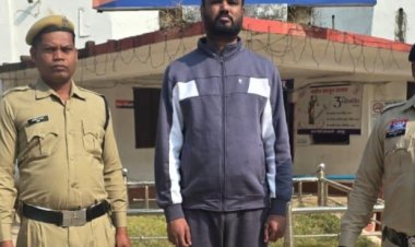 शराब तस्करी का अंतर्राज्यीय तस्कर कर्ण शर्मा चढ़ा पुलिस के हत्थे  आरोपी को हरियाणा से पकड़ लाई जशपुर पुलिस   तस्कर कर्ण उर्फ बाबू शर्मा, शराब तस्करी कर रहे ट्रकों के, रास्ते में भरवाए डीजल का करता था ऑनलाइन पेमेंट