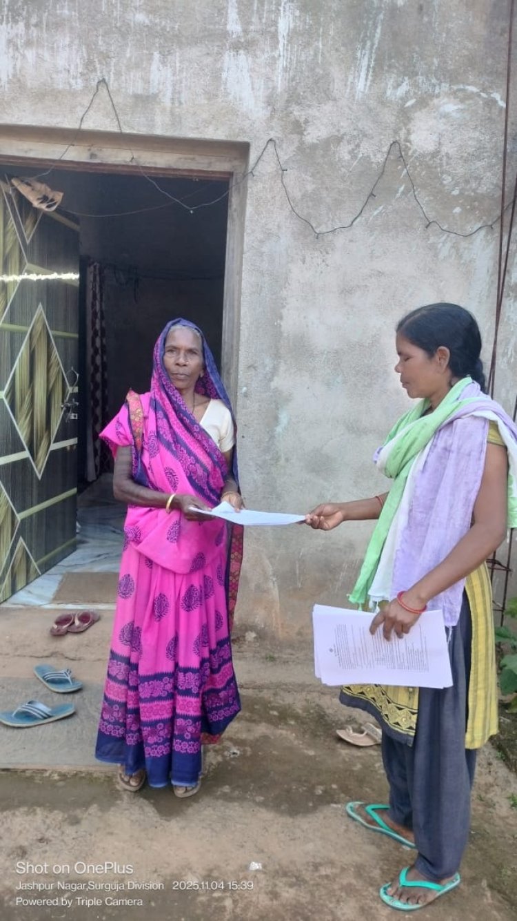 एसआईआर : SIR   जशपुर में घर घर मतदाताओं तक पहुंचे बीएलओ, गणना प्रपत्र वितरित  सभी विधानसभा क्षेत्रों में घर-घर जा रहे बीएलओ, गणना प्रपत्र और घोषणा प्रपत्र देने के साथ दस्तावेज कर रहे संकलित