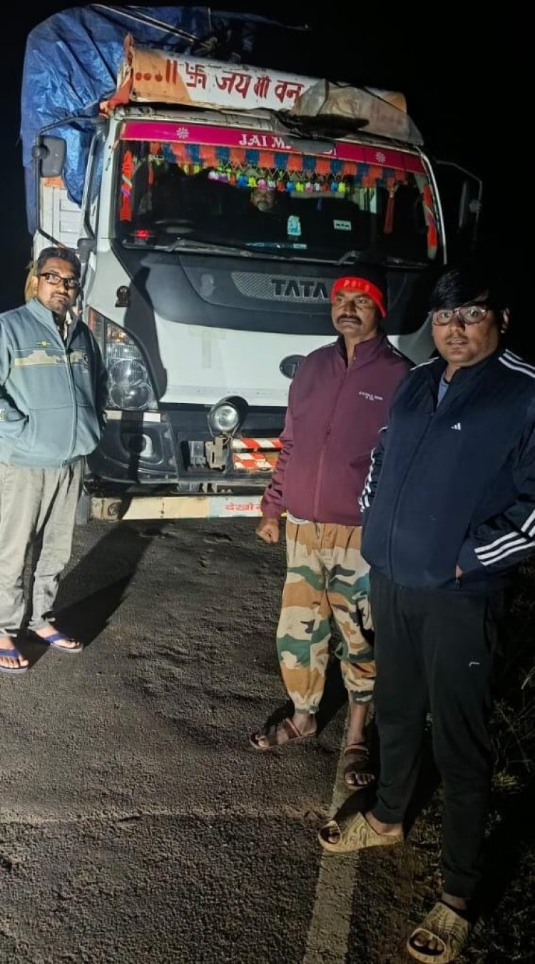 राजस्व और खाद्य विभाग की संयुक्त कार्रवाई में सिमडेगा से आ रही 300 बोरी अवैध धान जप्त  कलेक्टर के निर्देश पर अन्य राज्यों से अवैध रूप से परिवहित धान पर कार्रवाई जारी