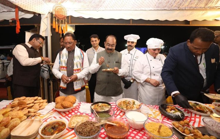 छत्तीसगढ़िया स्वाद से महक उठा केवड़िया:  एकता नगर में छत्तीसगढ़ के पर्यटन एवं संस्कृति की गूंज  मुख्यमंत्री विष्णुदेव साय ने छत्तीसगढ़ पर्यटन मंडल के स्टॉल का किया अवलोकन  लोक सीजी न्यूज़ / रायपुर, 11 नवंबर 2025 :-