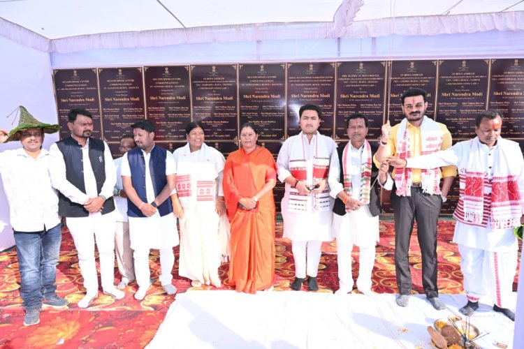 प्रधानमंत्री नरेंद्र मोदी ने जनजातीय क्षेत्रों में विकास हेतु जिले वर्चुअली 129.15 करोड़ से अधिक के विकास कार्यों का किया लोकार्पण, भूमिपूजन और शिलान्यास  5.80 करोड़ रुपए की लागत के पीएम जनमन योजना अंतर्गत 8 बहुउद्देशीय केंद्रों और जनजातीय बहुउद्देशीय विपणन केंद्र का हुआ लोकार्पण