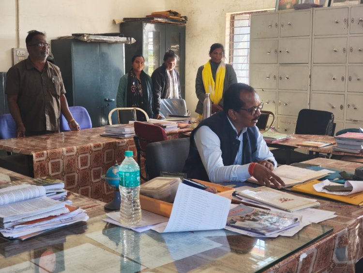 जिला पंचायत अध्यक्ष सालिक साय ने किया स्कूल का औचक निरीक्षण, बिरसा मुंडा जयंती कार्यक्रम में हुए शामिल.......