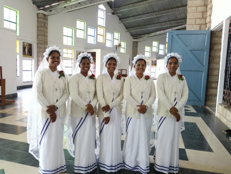 संत अन्ना धर्म संघ के पांच धर्म संघीय बहनों ने सम्मान पूर्वक आजीवन व्रतधारण लिया