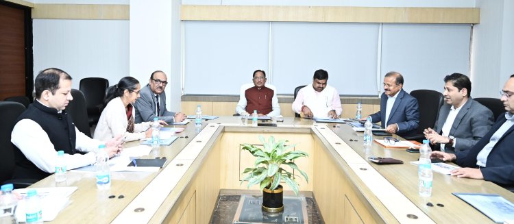 अंजोर विजन के लघु, मध्यम और दीर्घकालीन लक्ष्यों पर व्यापक एवं गहन विमर्श  मुख्यमंत्री ने कहा — लक्ष्य बड़े हैं, इसलिए कार्ययोजना ठोस हो और क्रियान्वयन पूरी ईमानदारी से हो