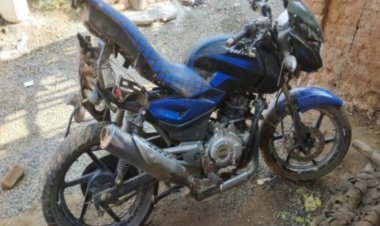 एनएच 43 पर सड़क हादसे में दो युवकों की दर्दनाक मौत   मोड़ पर तेज रफ्तार पल्सर बाइक के अनियंत्रित होकर गिरने से हुआ हादसा