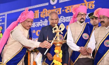 अटल बिहारी वाजपेयी विश्वविद्यालय के छठवें दीक्षांत समारोह में बतौर मुख्य अतिथि शामिल हुए पूर्व राष्ट्रपति रामनाथ कोविंद