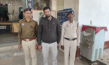 दुलदुला पतराटोली में हुई दुर्घटना का आरोपी ट्रेलर चालक गिरफ्तार, हादसे के बाद मौके से था फरार  शनिवार-रविवार की दरमियानी रात आई 20 कार व ट्रेलर की भीषण टक्कर में कार सवार पांच नव युवकों की हुई थी दर्दनाक मौत