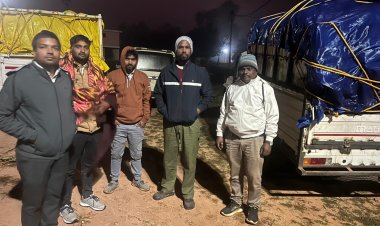 अवैध धान परिवहन पर जिला प्रशासन की बड़ी कार्रवाई  एसडीएम फरसाबहार के नेतृत्व में उड़नदस्ता दल ने 4 पिकअप वाहन एवं 385 बोरी धान किया जप्त