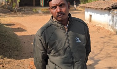 जिसे मरा हुआ मानकर परिवार वालों ने कर दिया अंतिम संस्कार, वो शख्स पहले घर पहुंचा फिर पुलिस स्टेशन  जिस शख्स की हत्या के आरोप में 4 लोग हैं जेल में बंद, उसने पुलिस के समक्ष प्रस्तुत होकर कहा जिंदा हूं