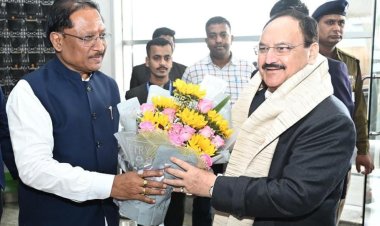 मुख्यमंत्री विष्णुदेव साय ने केंद्रीय स्वास्थ्य मंत्री जेपी नड्डा के रायपुर पहुंचने पर किया आत्मीय स्वागत