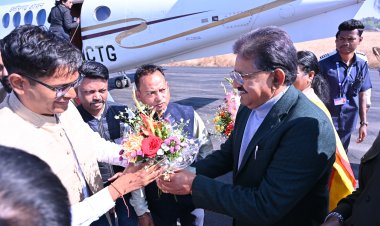 वित्त मंत्री ओपी चौधरी का जशपुर आगडीह हवाई पट्टी पर किया गया आत्मीय स्वागत   कलेक्ट्रेट में विभागों की समीक्षा बैठक के बाद, वनवासी कल्याण आश्रम के स्थापना दिवस समारोह में शामिल हुए जिले के प्रभारी मंत्री