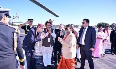 राष्ट्रपति द्रौपदी मुर्मू का जशपुर के आगडीह हवाई पट्टी आगमन पर हुआ आत्मीय स्वागत  छत्तीसगढ़ और झारखंड के राज्यपाल, मुख्यमंत्री छत्तीसगढ़ विष्णु देव साय सहित अन्य हस्तियों ने राष्ट्रपति का किया स्वागत