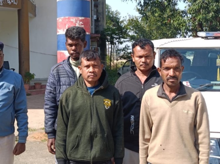 जंगली सुअर को मारने जंगल में बिछाई थी खुली बिजली करेंट की तार, चपेट में आने से ग्रामीण की मौत, चार लोग गिरफ्तार  दोकड़ा चौकी क्षेत्र के बढऩी झरिया जंगल का मामला