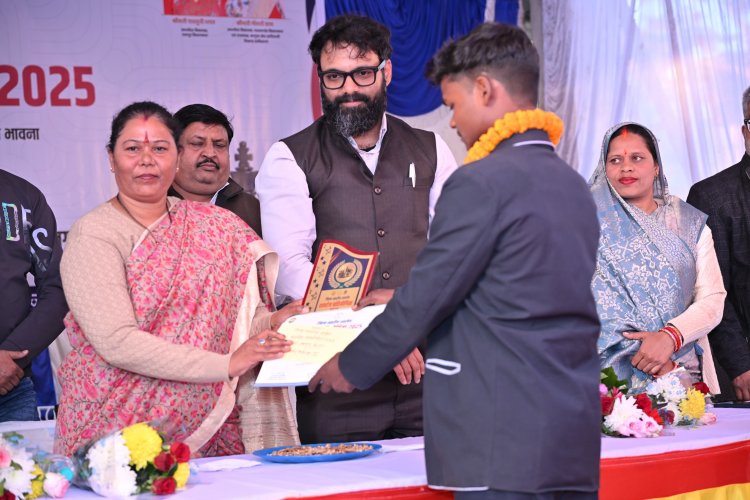 पत्थलगांव में जिला स्तरीय शतरंज प्रतियोगिता का हुआ समापन  विजेताओं को प्रशस्ति पत्र, स्मृति चिन्ह एवं नगद पुरस्कार किए गए प्रदान