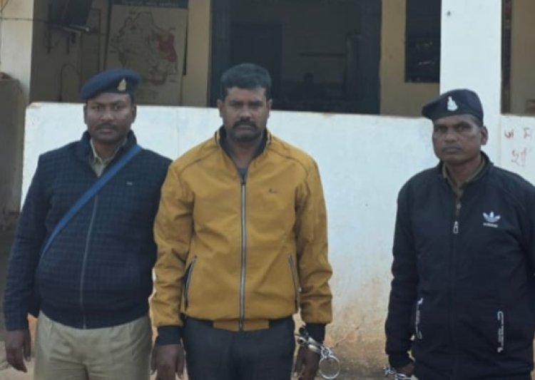 महीनों से फरार आरोपी नागेंद्र को रांची से ढूंढ लाई जशपुर पुलिस  महिला को धोखे में रखकर शादी का वादा कर शारीरिक शोषण के आरोप में त्वरित कार्रवाई