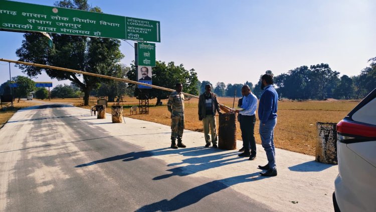 धान खरीदी व्यवस्था की सघन निगरानी - कलेक्टर रोहित व्यास ने खरीदी केंद्र व चेक पोस्टों का किया औचक निरीक्षण   किसानों की सुविधा, पारदर्शी खरीदी और अवैध धान का परिवहन रोकने के दिए कड़े निर्देश