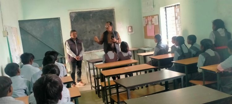 मुख्यमंत्री शिक्षा गुणवत्ता अभियान  जिला पंचायत अध्यक्ष सालिक साय ने शा. मा.शाला पुसरा का किया निरीक्षण