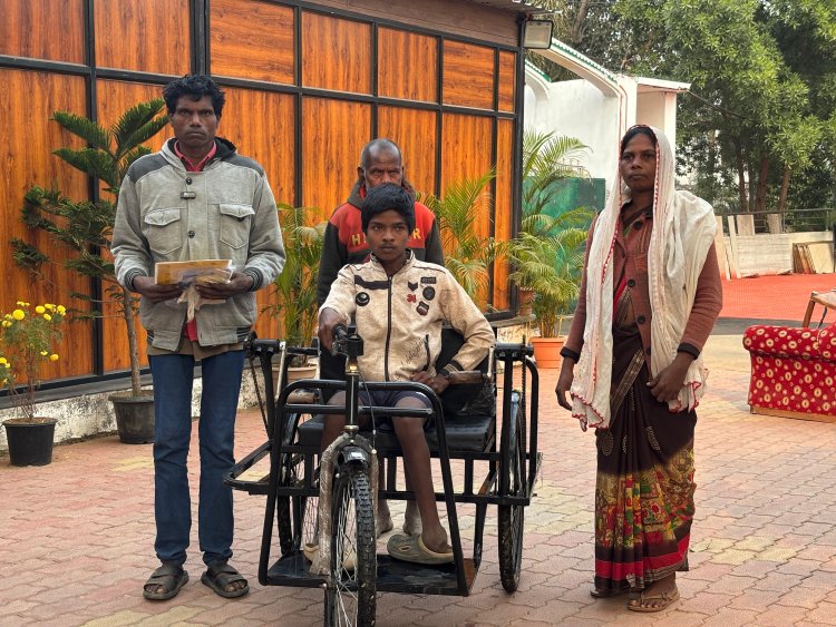 मुख्यमंत्री कैंप कार्यालय की संवेदनशील पहल से बदली कुलदीप की राह,  अब आसानी से स्कूल जा सकेगा दिव्यांग छात्र कुलदीप,