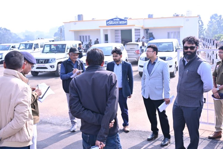 राष्ट्रपति द्रौपदी मुर्मू के प्रस्तावित आगमन की तैयारी के संबंध में कलेक्टर एवं एसएसपी ने आगडीह हवाई अड्डे का किया निरीक्षण