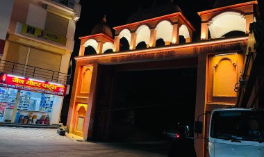 मुख्यमंत्री विष्णुदेव साय के नेतृत्व में जशपुर शहर हो रहा रोशन   शहर की प्राचीन विरासत और धरोहर को सहेजने का किया जा रहा कार्य  गम्हरिया नगर प्रवेश द्वार पर की गई प्रकाश की व्यवस्था   शहर के 6 जगहों को सीएसआर मद से जगमगाने की तैयारी