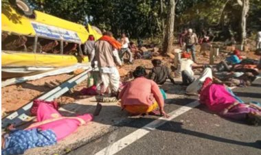 सड़क हादसे में पड़ोसी जिले बलरामपुर के पांच लोगों की मौत  स्कूल की बस किराए पर लेकर लेकर पिकनिक जा रहे ग्रामीण हादसे का शिकार