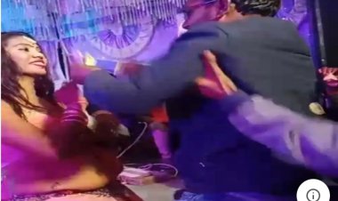 स्कूल में नाचा कार्यक्रम के दौरान महिला डांसर पर नोट उड़ाना पड़ा महंगा, रोजगार सहायक बर्खास्त