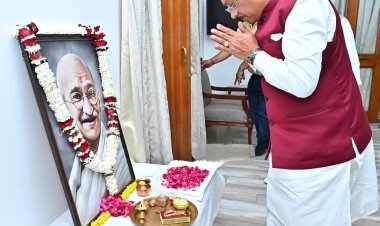 *मुख्यमंत्री विष्णु देव साय ने महात्मा गांधी की पुण्यतिथि पर उन्हें किया नमन*