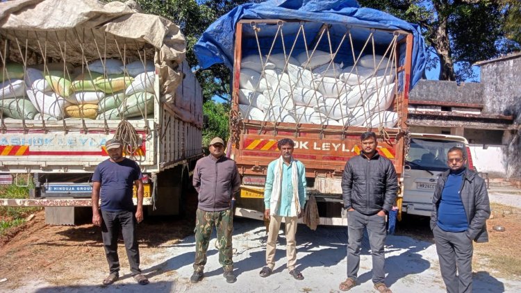 झारखंड से अवैध धान लेकर आ रहे दो ट्रकों से जशपुर पुलिस ने 400 बोरी में 160 क्विंटल धान पकड़ा  पुलिस ने पैट्रोलिंग के दौरान आरा चौकी क्षेत्र में दोनो ट्रकों को धर दबौचा, कार्यवाही हेतु सौंपा जिला प्रशासन को